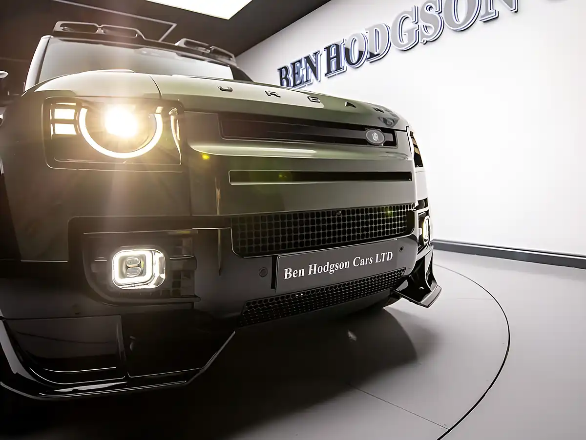 Used 2025 Land Rover Defender 90 X-Dynamic Se Green - Interior and Exterior details 10