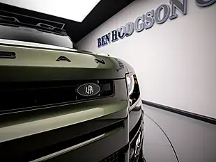Used 2025 Land Rover Defender 90 X-Dynamic Se Green - Interior and Exterior details 11