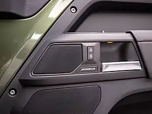 Used 2025 Land Rover Defender 90 X-Dynamic Se Green - Interior and Exterior details 17