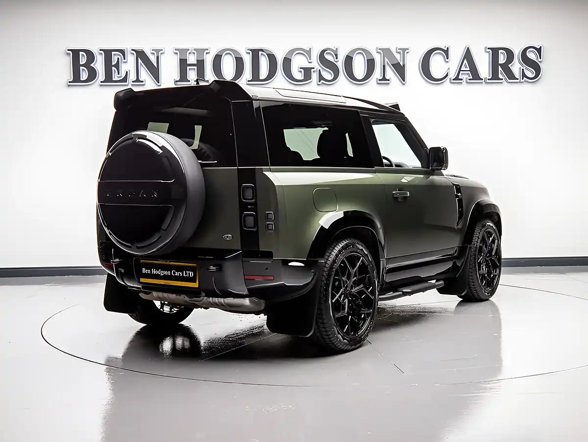Used 2025 Land Rover Defender 90 X-Dynamic Se Green - Interior and Exterior details 3