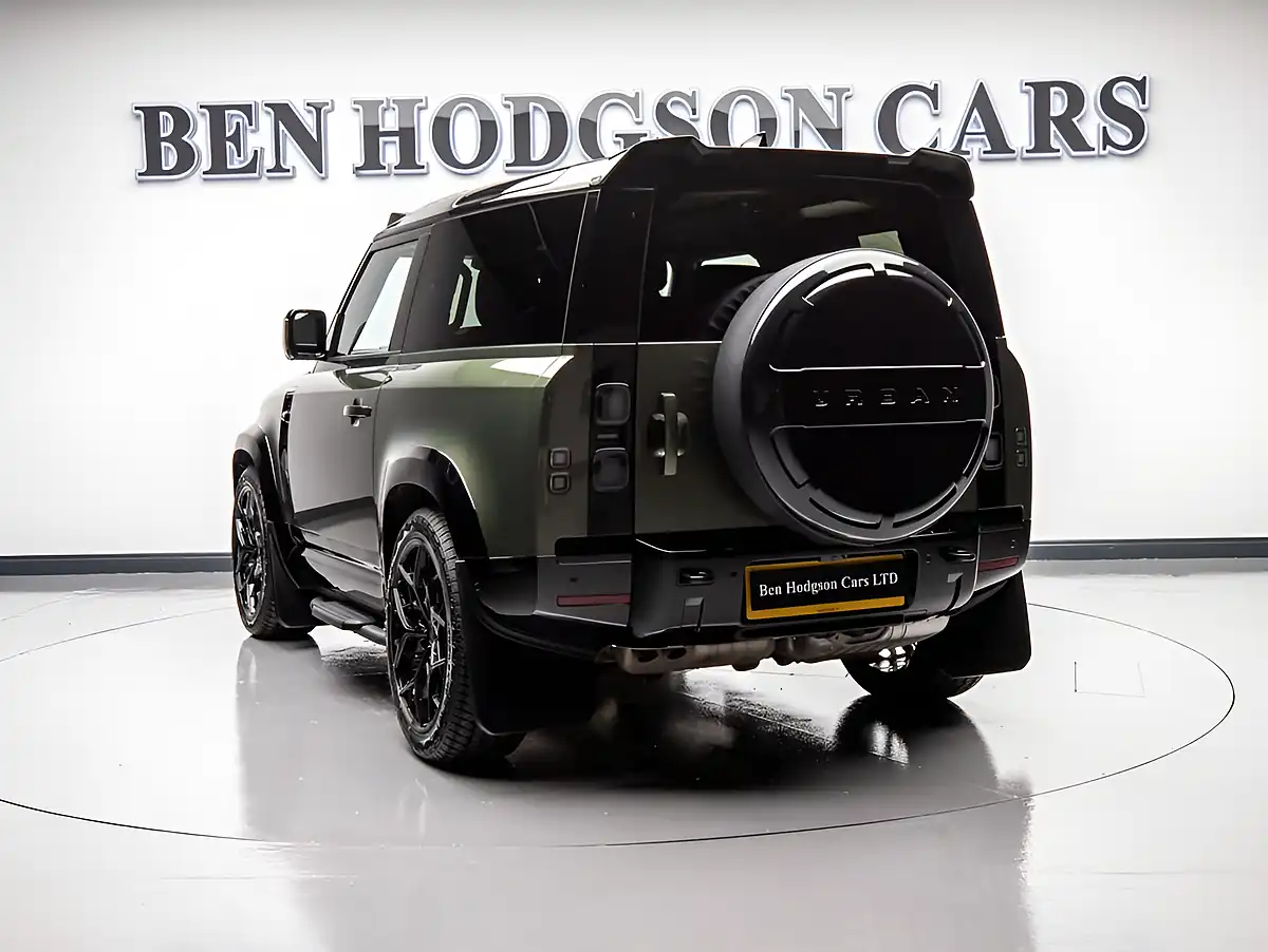 Used 2025 Land Rover Defender 90 X-Dynamic Se Green - Interior and Exterior details 4