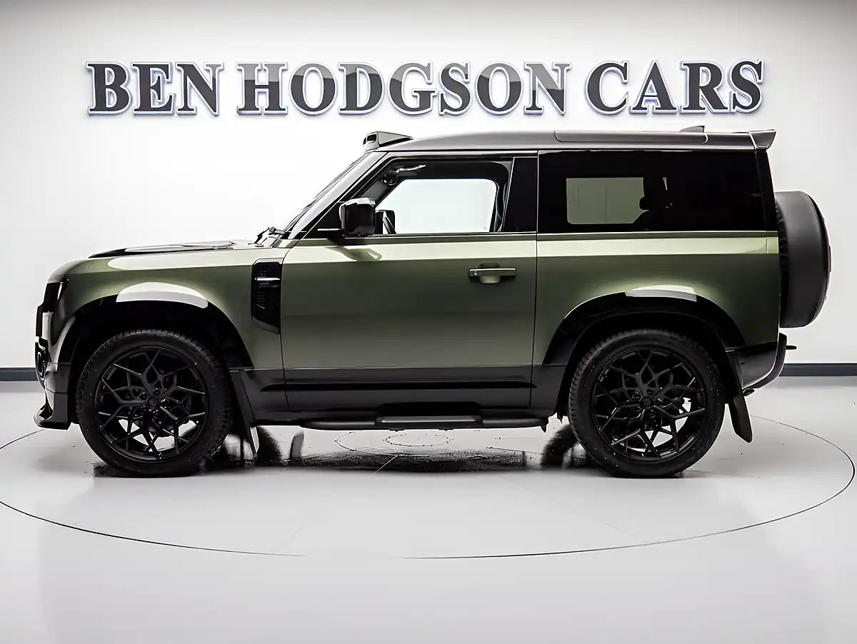 Used 2025 Land Rover Defender 90 X-Dynamic Se Green - Interior and Exterior details 5