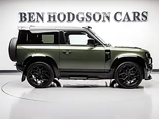 Used 2025 Land Rover Defender 90 X-Dynamic Se Green - Interior and Exterior details 6