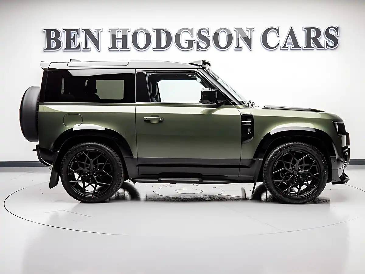 Used 2025 Land Rover Defender 90 X-Dynamic Se Green - Interior and Exterior details 6