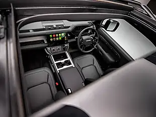 Used 2025 Land Rover Defender 90 X-Dynamic Se Green - Interior and Exterior details 7