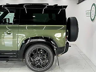 Used 2025 Land Rover Defender 90 X-Dynamic Se Woolstone Green - Interior and Exterior details 10