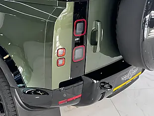 Used 2025 Land Rover Defender 90 X-Dynamic Se Woolstone Green - Interior and Exterior details 15