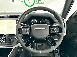 Used 2025 Land Rover Defender 90 X-Dynamic Se Woolstone Green - Interior and Exterior details 18
