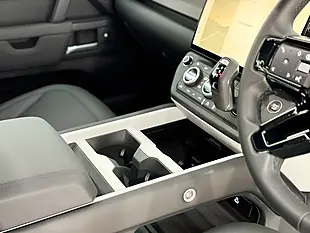 Used 2025 Land Rover Defender 90 X-Dynamic Se Woolstone Green - Interior and Exterior details 19