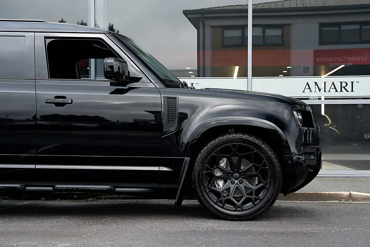 Used 2025 Land Rover Defender X-Dynamic Hse Black - Interior and Exterior details 14