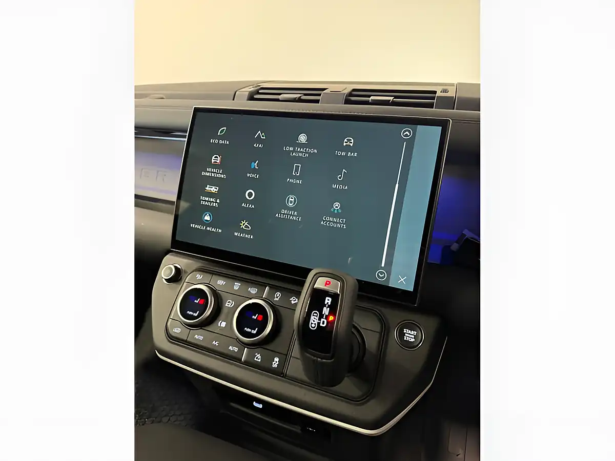 Used 2025 Land Rover Defender X-Dynamic Se Hard Top Black - Interior and Exterior details 10