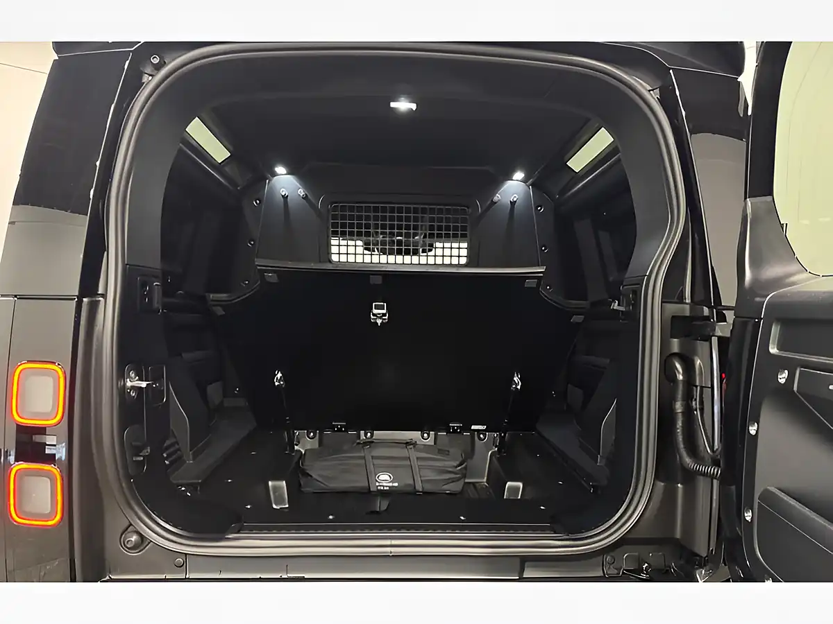 Used 2025 Land Rover Defender X-Dynamic Se Hard Top Black - Interior and Exterior details 2