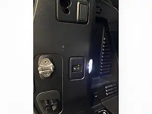 Used 2025 Land Rover Defender X-Dynamic Se Hard Top Black - Interior and Exterior details 3