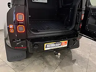 Used 2025 Land Rover Defender X-Dynamic Se Hard Top Black - Interior and Exterior details 4