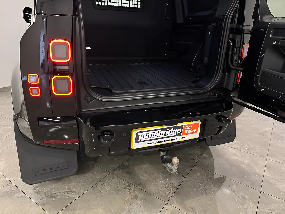 Used 2025 Land Rover Defender X-Dynamic Se Hard Top Black - Interior and Exterior details 4