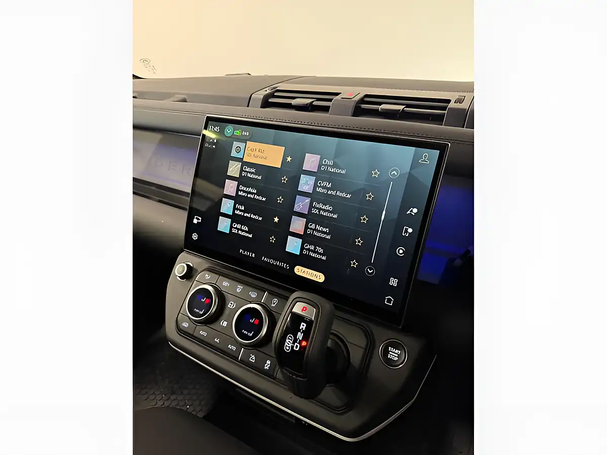 Used 2025 Land Rover Defender X-Dynamic Se Hard Top Black - Interior and Exterior details 7