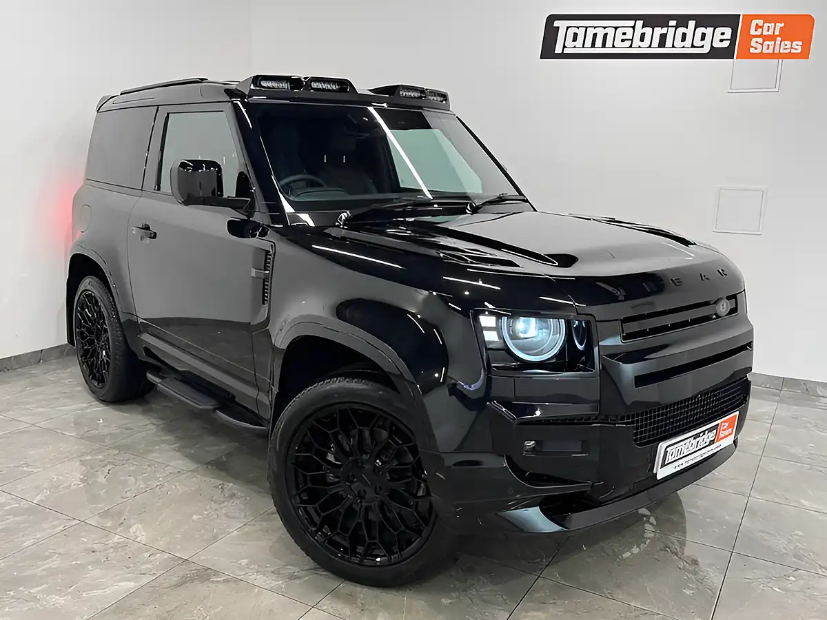 Used 2025 Land Rover Defender X-Dynamic Se Hard Top Black - Front View