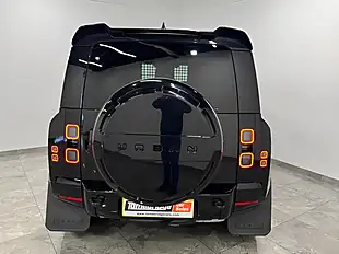 Used 2025 Land Rover Defender X-Dynamic Se Hard Top Black - Interior and Exterior details 11