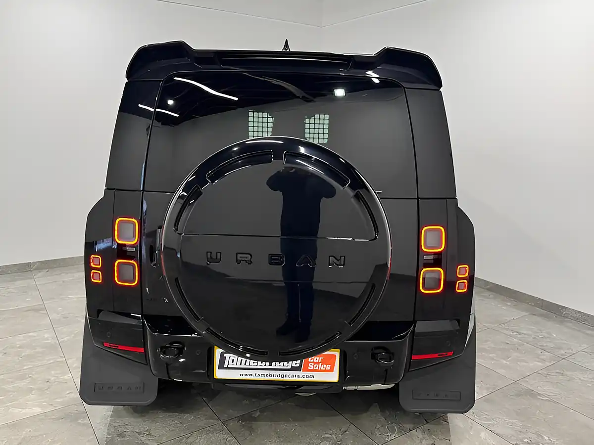 Used 2025 Land Rover Defender X-Dynamic Se Hard Top Black - Interior and Exterior details 11