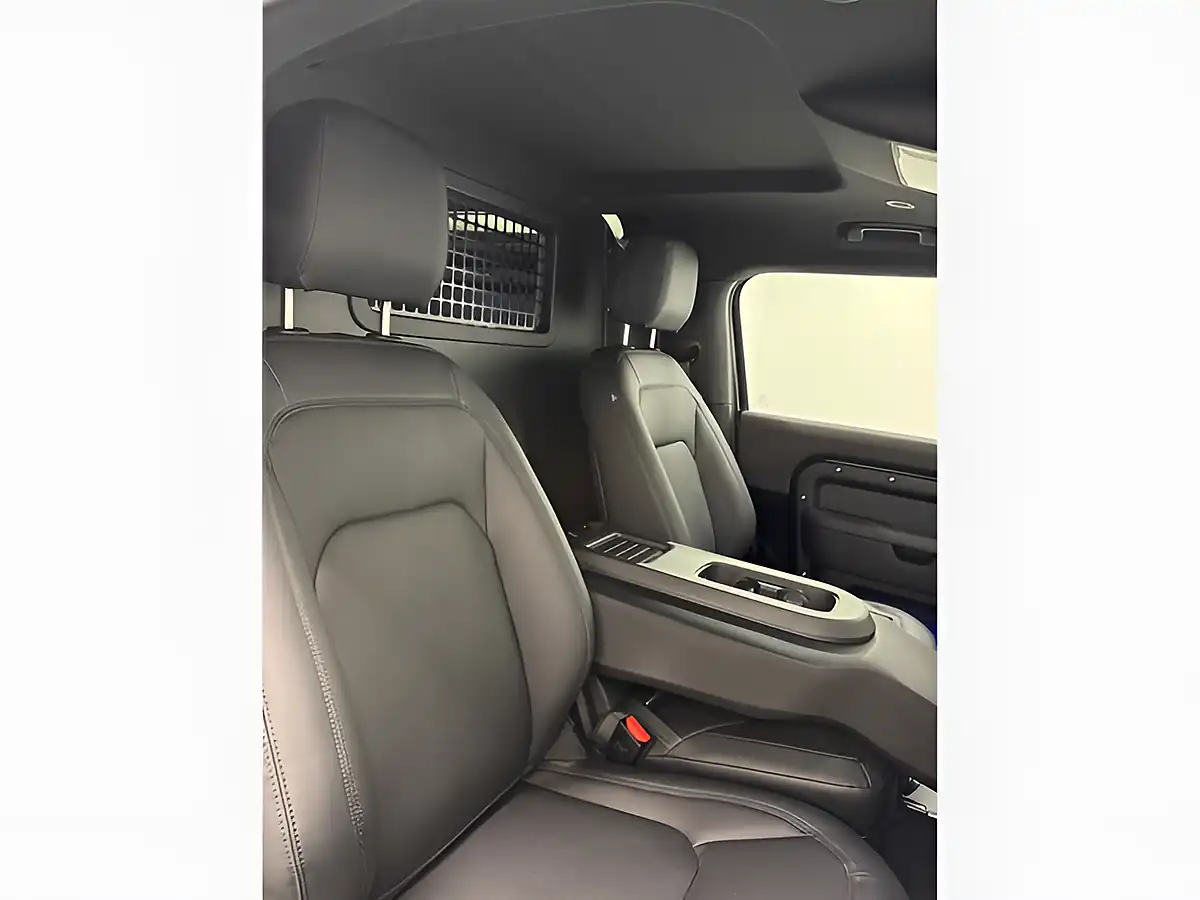 Used 2025 Land Rover Defender X-Dynamic Se Hard Top Black - Interior and Exterior details 16
