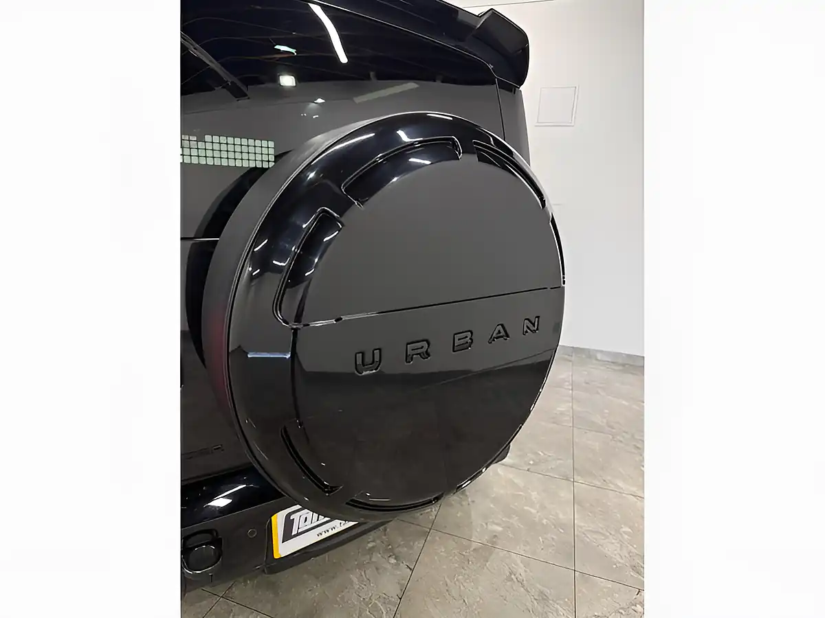 Used 2025 Land Rover Defender X-Dynamic Se Hard Top Black - Interior and Exterior details 19