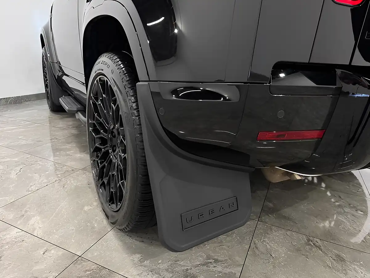 Used 2025 Land Rover Defender X-Dynamic Se Hard Top Black - Interior and Exterior details 20