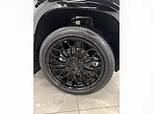 Used 2025 Land Rover Defender X-Dynamic Se Hard Top Black - Interior and Exterior details 5