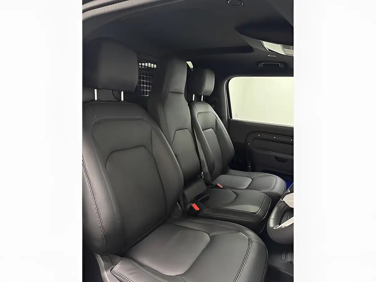 Used 2025 Land Rover Defender X-Dynamic Se Hard Top Black - Interior and Exterior details 13