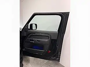 Used 2025 Land Rover Defender X-Dynamic Se Hard Top Black - Interior and Exterior details 17