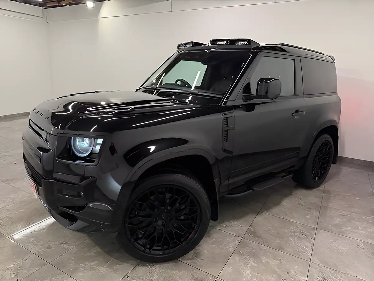 Used 2025 Land Rover Defender X-Dynamic Se Hard Top Black - Interior and Exterior details 4