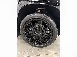 Used 2025 Land Rover Defender X-Dynamic Se Hard Top Black - Interior and Exterior details 5
