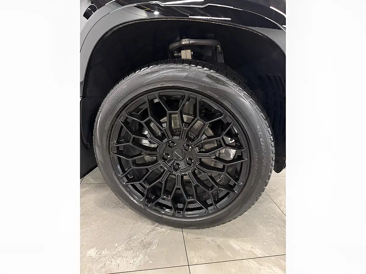 Used 2025 Land Rover Defender X-Dynamic Se Hard Top Black - Interior and Exterior details 5