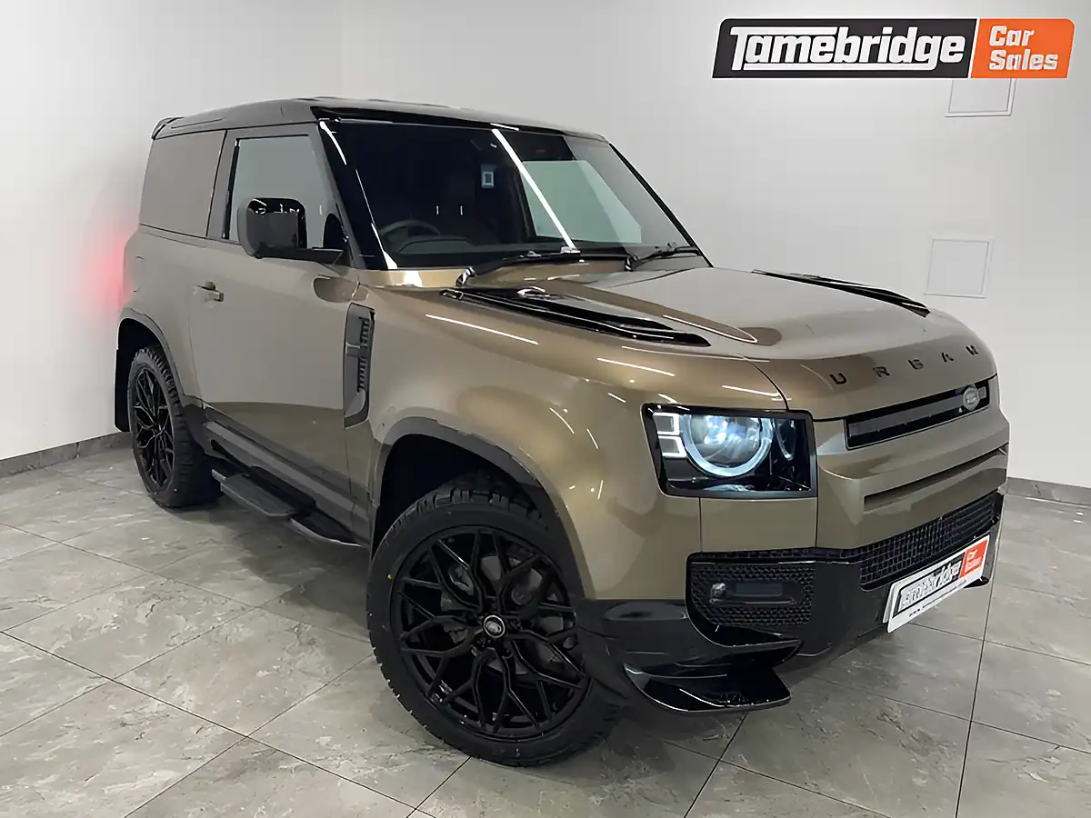 Used 2025 Land Rover Defender X-Dynamic Se Hard Top Brown - Front View