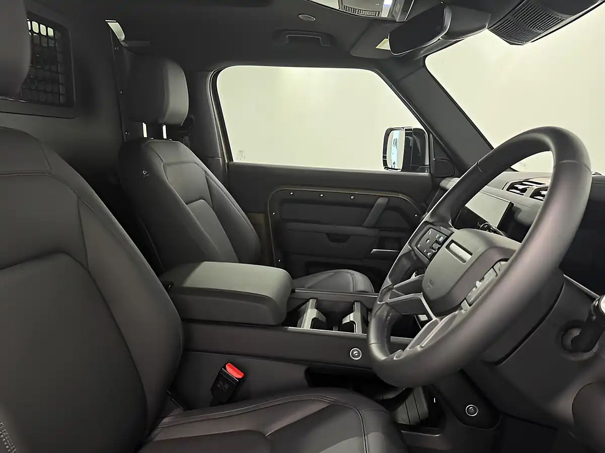 Used 2025 Land Rover Defender X-Dynamic Se Hard Top Brown - Interior and Exterior details 10