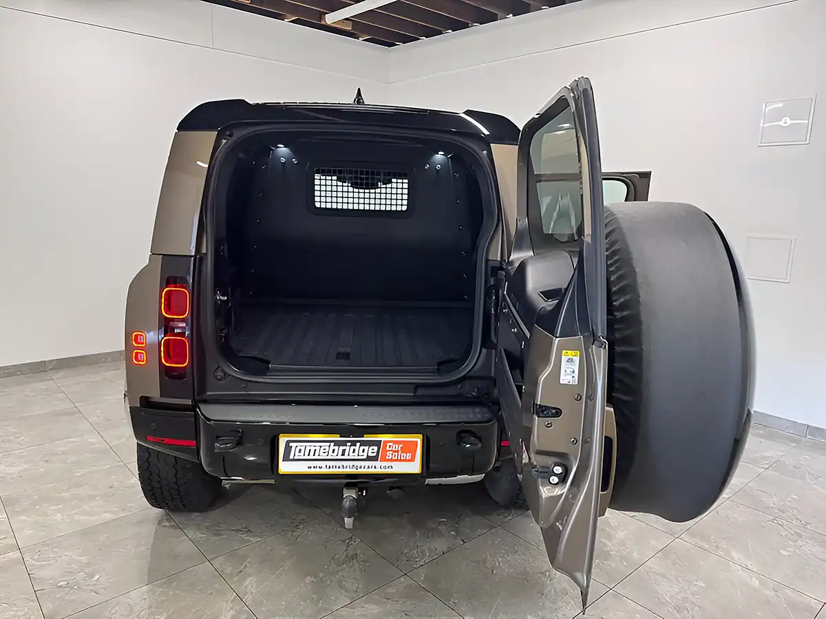 Used 2025 Land Rover Defender X-Dynamic Se Hard Top Brown - Interior and Exterior details 13
