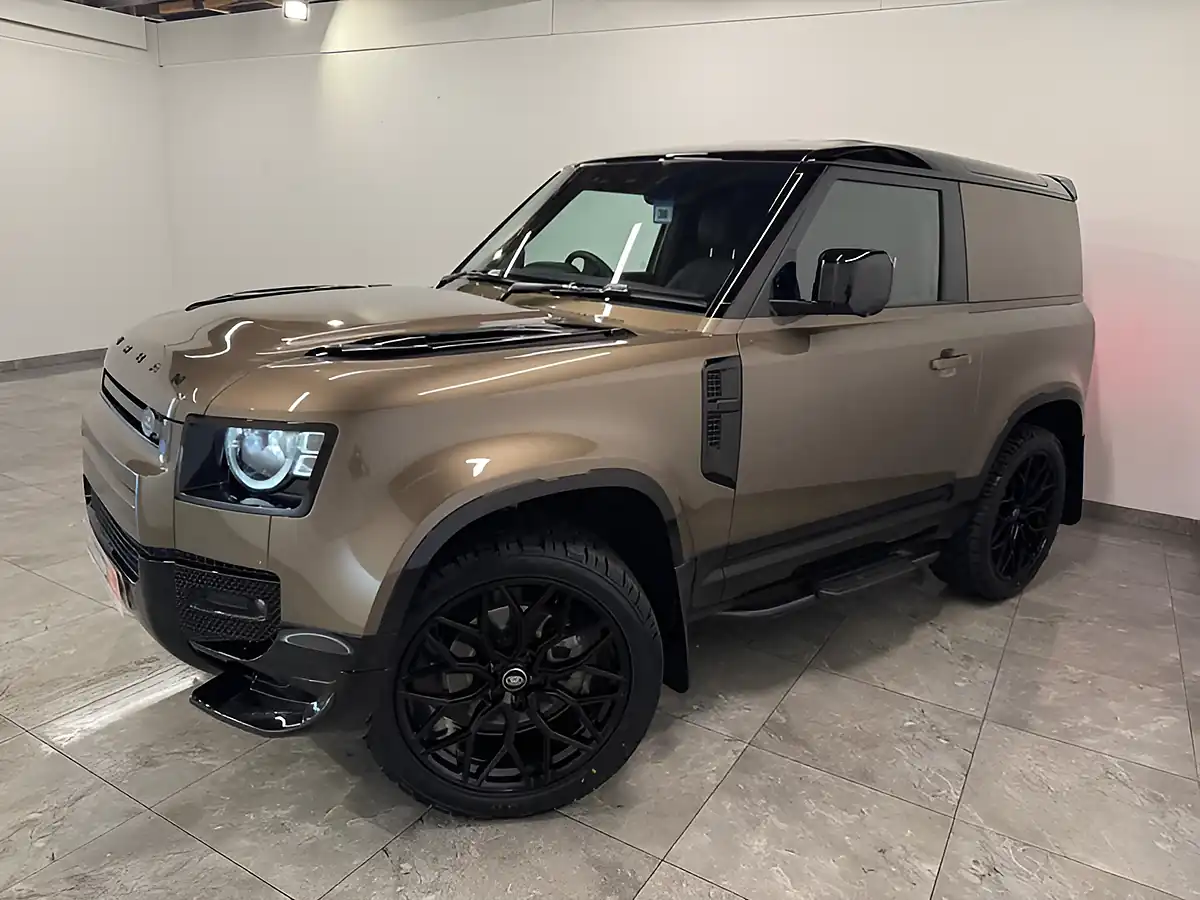 Used 2025 Land Rover Defender X-Dynamic Se Hard Top Brown - Interior and Exterior details 4
