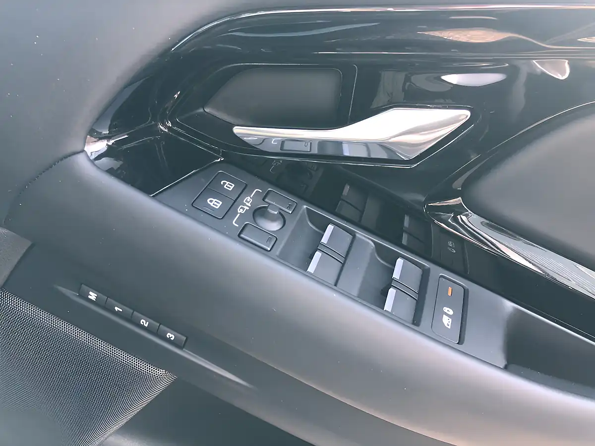 Used 2025 Land Rover Range Rover Evoque Autobiography Grey - Interior and Exterior details 12