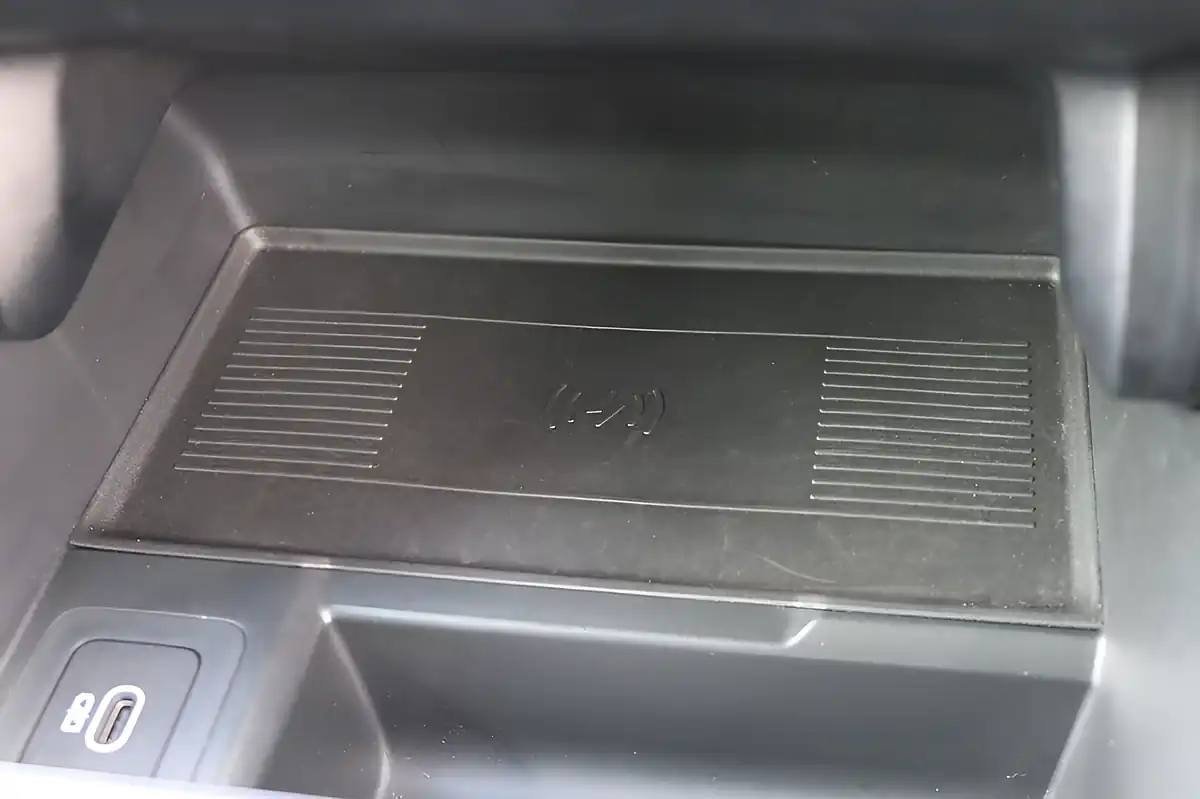 Used 2025 Land Rover Range Rover Evoque Edition Santorini Black - Interior and Exterior details 14