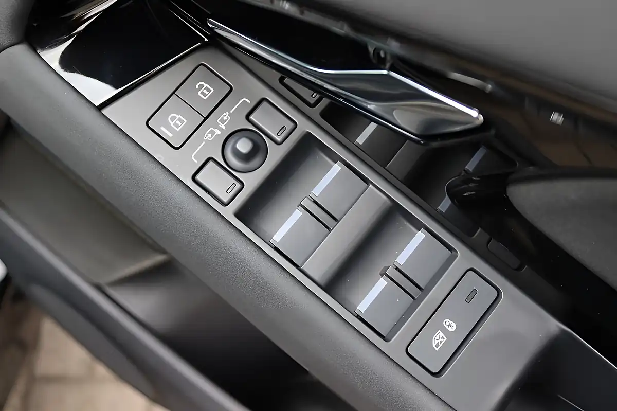 Used 2025 Land Rover Range Rover Evoque Edition Santorini Black - Interior and Exterior details 15