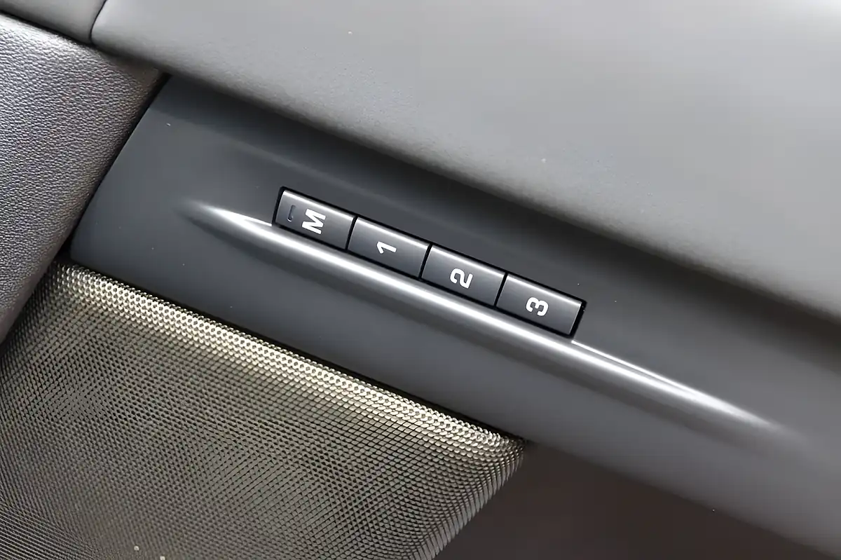 Used 2025 Land Rover Range Rover Evoque Edition Santorini Black - Interior and Exterior details 16