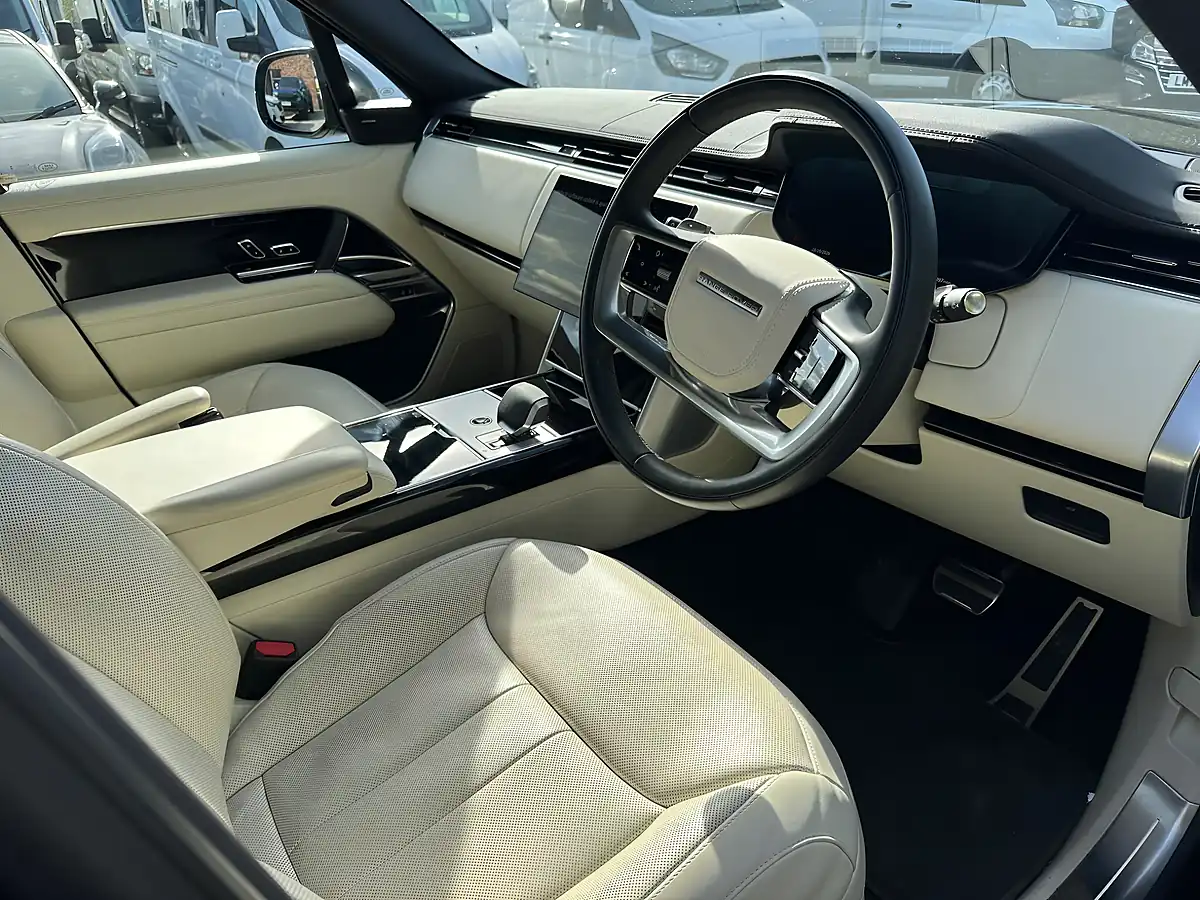 Used 2025 Land Rover Range Rover - Interior and Exterior details 9