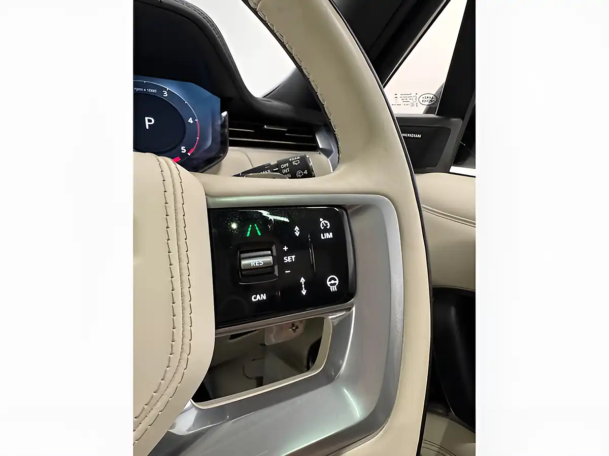Used 2025 Land Rover Range Rover Se Black - Interior and Exterior details 19