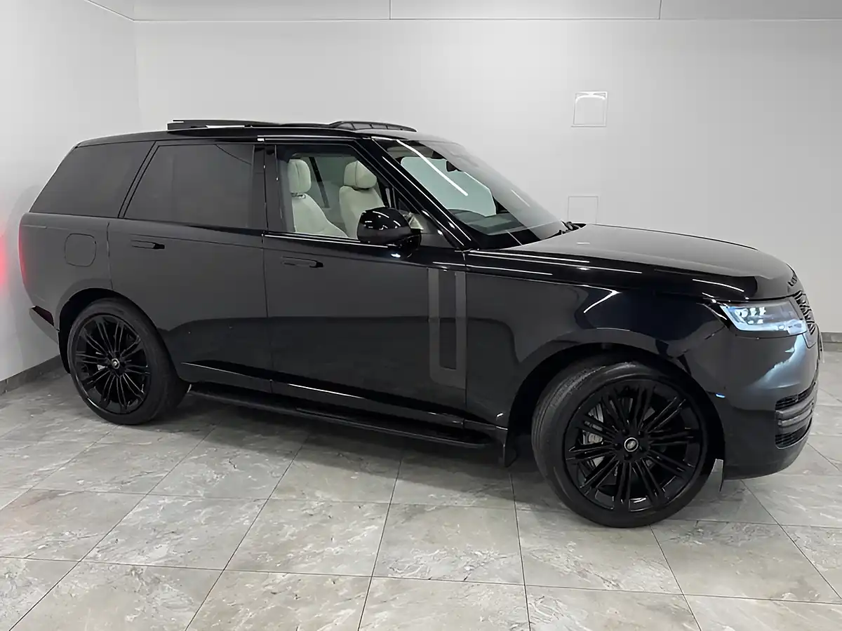 Used 2025 Land Rover Range Rover Se Black - Interior and Exterior details 2