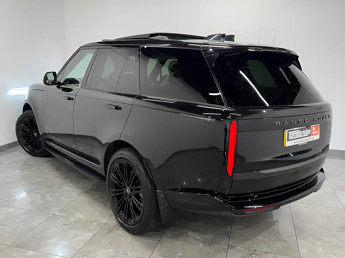Used 2025 Land Rover Range Rover Se Black - Interior and Exterior details 5