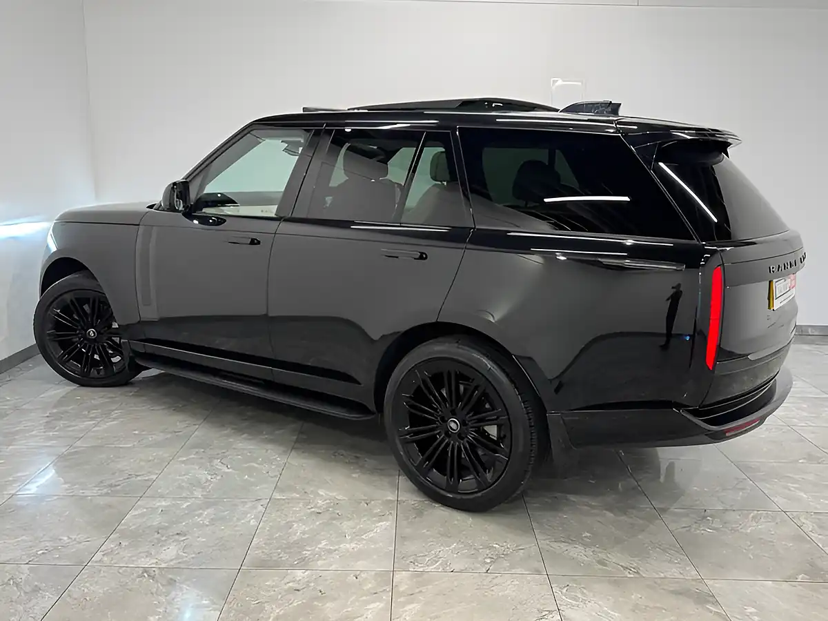 Used 2025 Land Rover Range Rover Se Black - Interior and Exterior details 6
