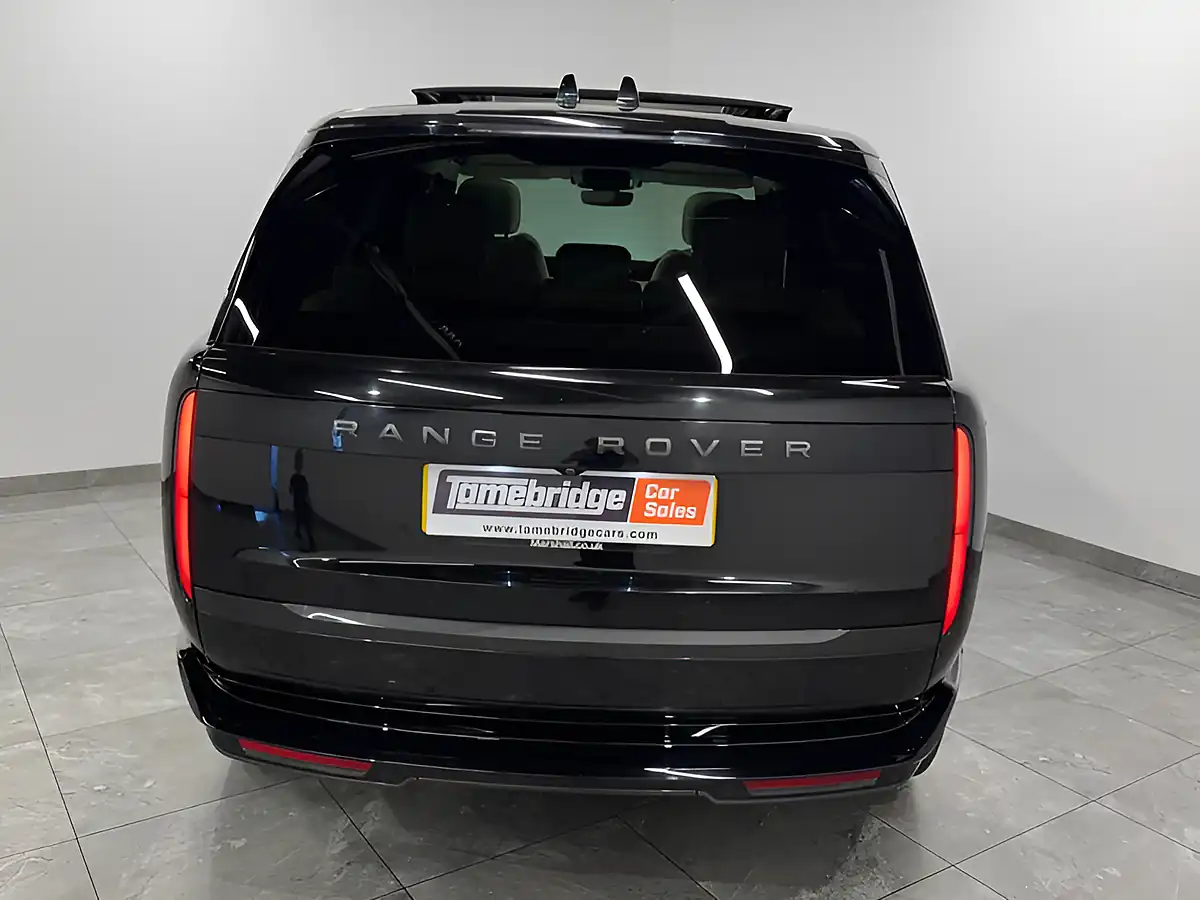 Used 2025 Land Rover Range Rover Se Black - Interior and Exterior details 7