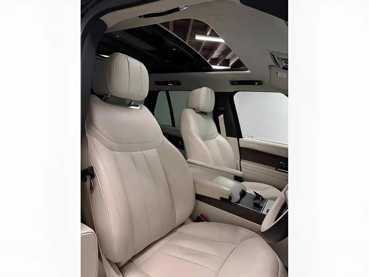 Used 2025 Land Rover Range Rover Se Black - Interior and Exterior details 9