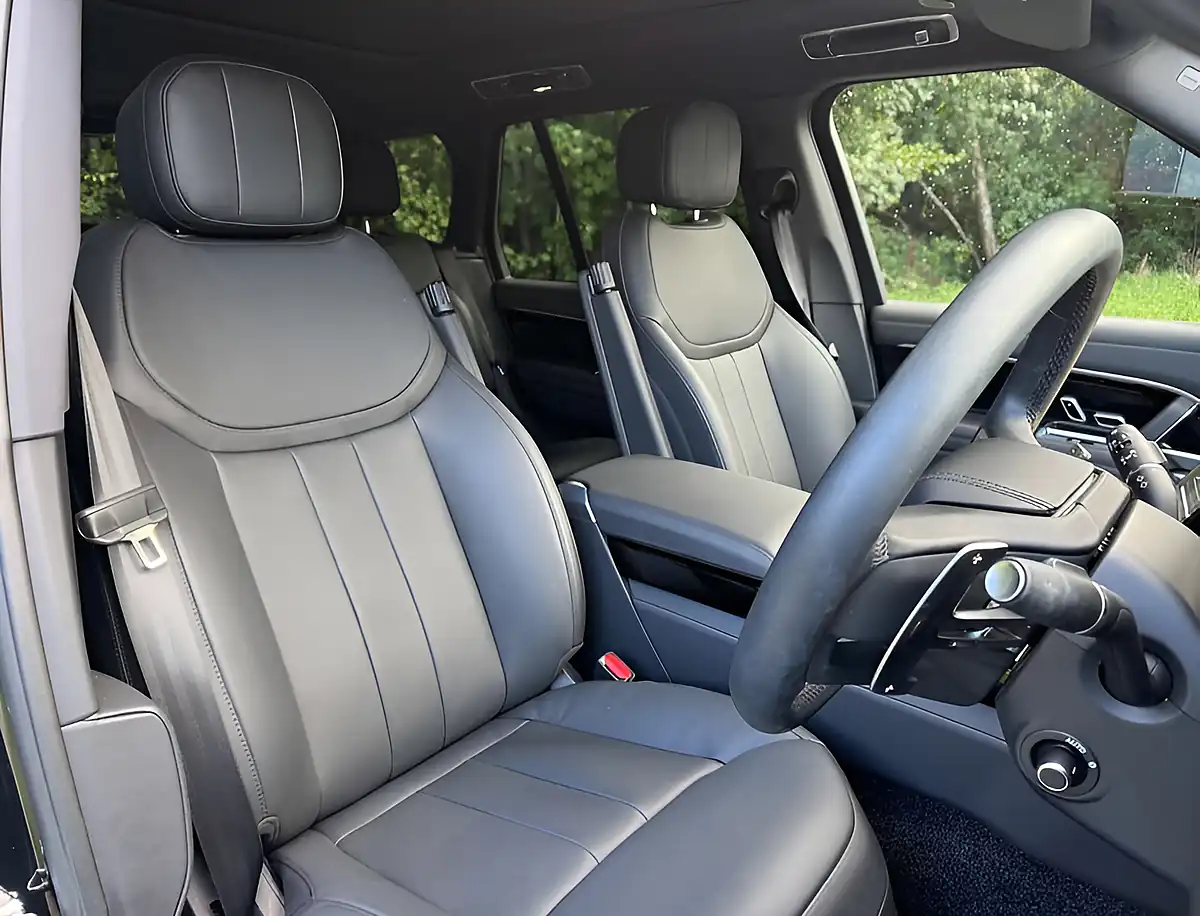 Used 2025 Land Rover Range Rover Se Santorini Black - Interior and Exterior details 15