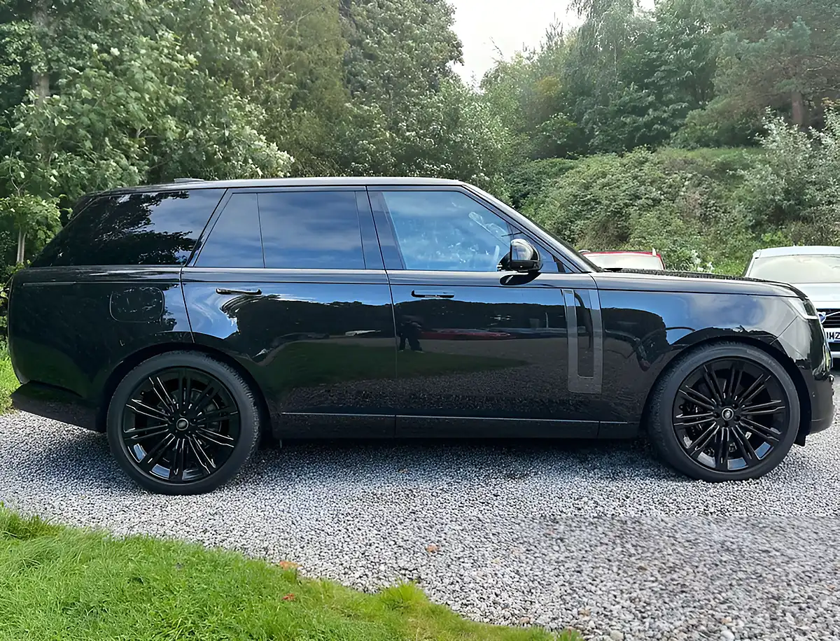 Used 2025 Land Rover Range Rover Se Santorini Black - Interior and Exterior details 2