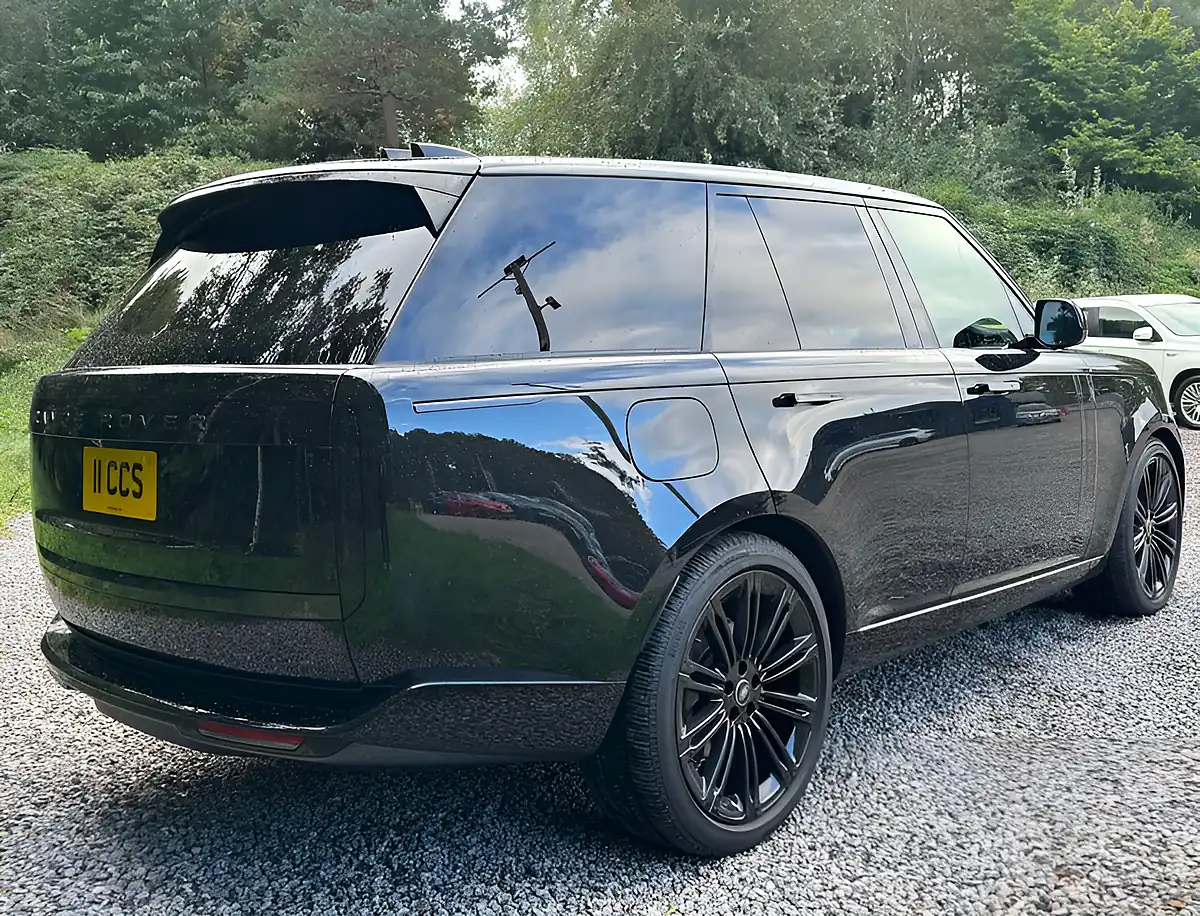 Used 2025 Land Rover Range Rover Se Santorini Black - Interior and Exterior details 3
